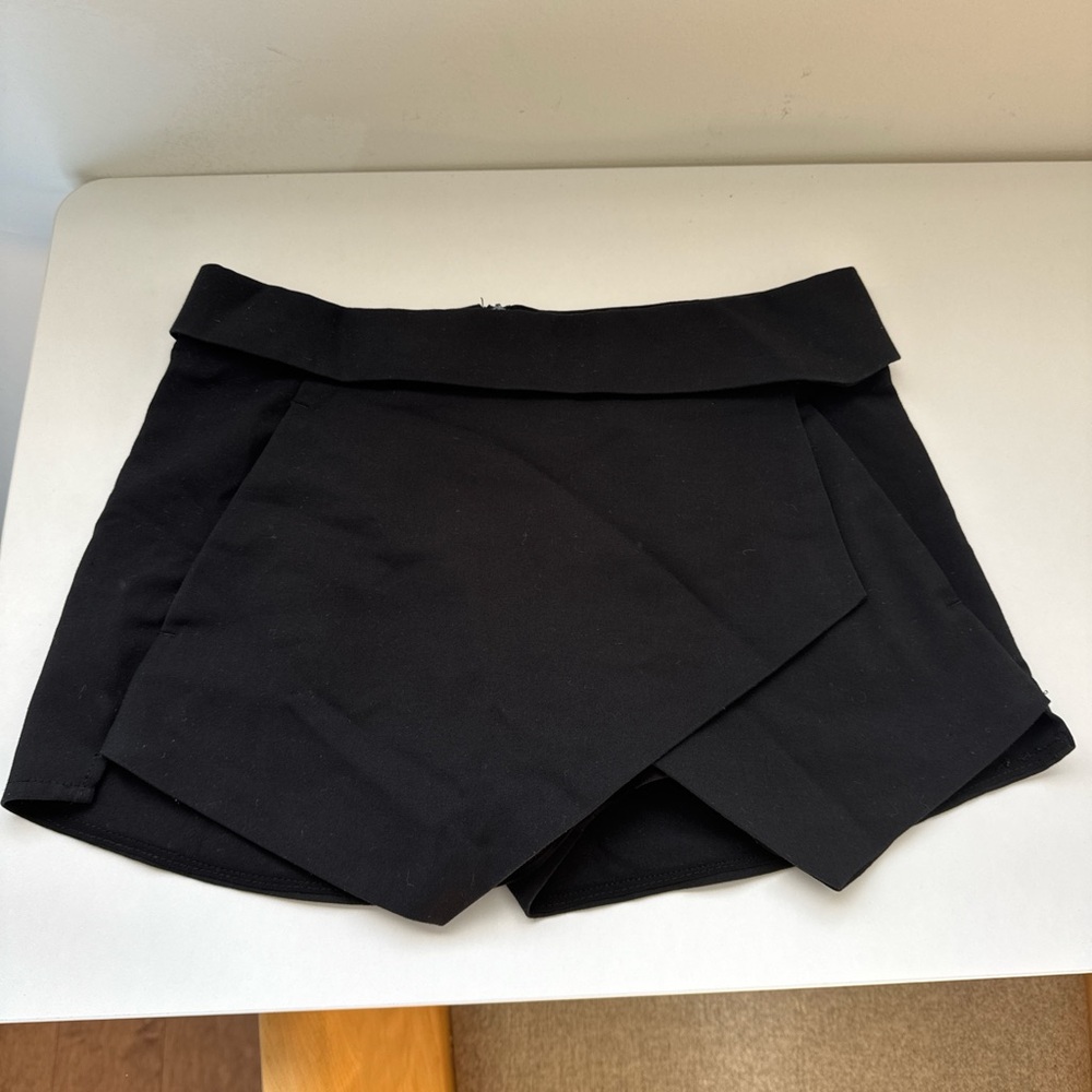 Zara Women's Black Envelope Skort